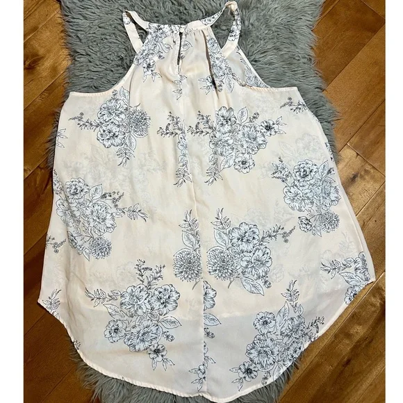 🌟Host Pick🌟Torrid Floral Hi-Lo Tank Top Light Pink and Black Blouse Size 0 - Picture 2 of 3